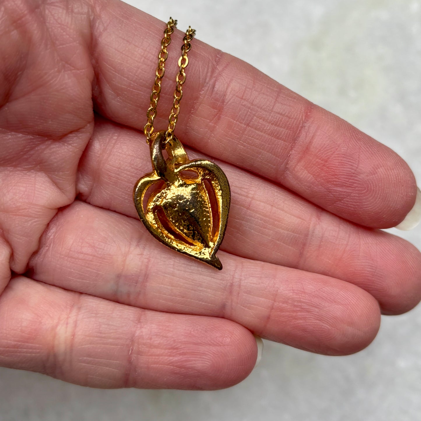 Contemporary Gold Tone Rhinestone Heart Necklace
