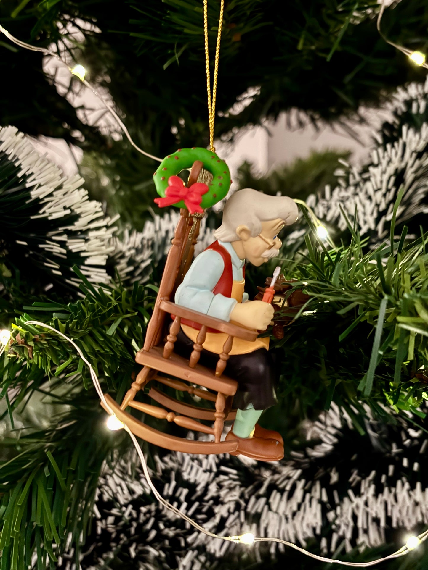 Gepetto with Wreath Christmas Decoration